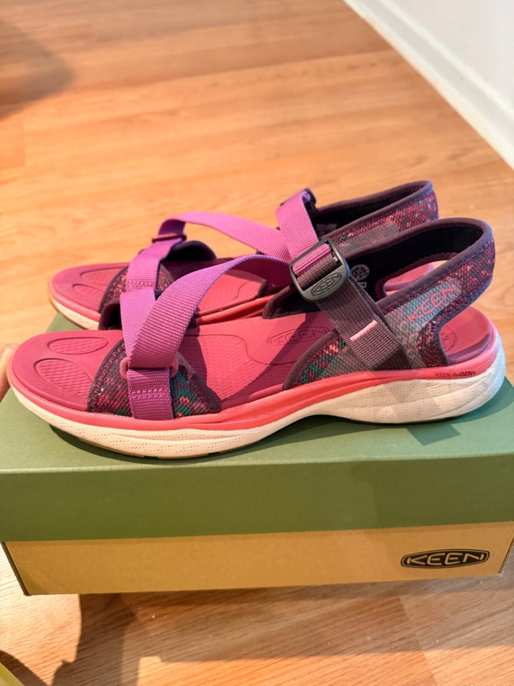 KEEN Women's Leiki Open-Toe Sandals, Sz 11